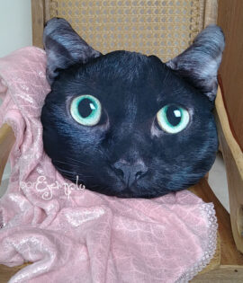 cojin gato negro